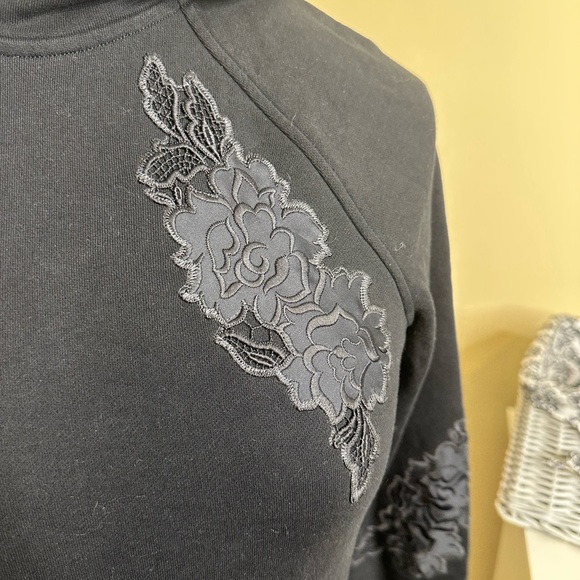 Lululemon Embroidered To You Tunic black size 4 - Picture 12 of 13